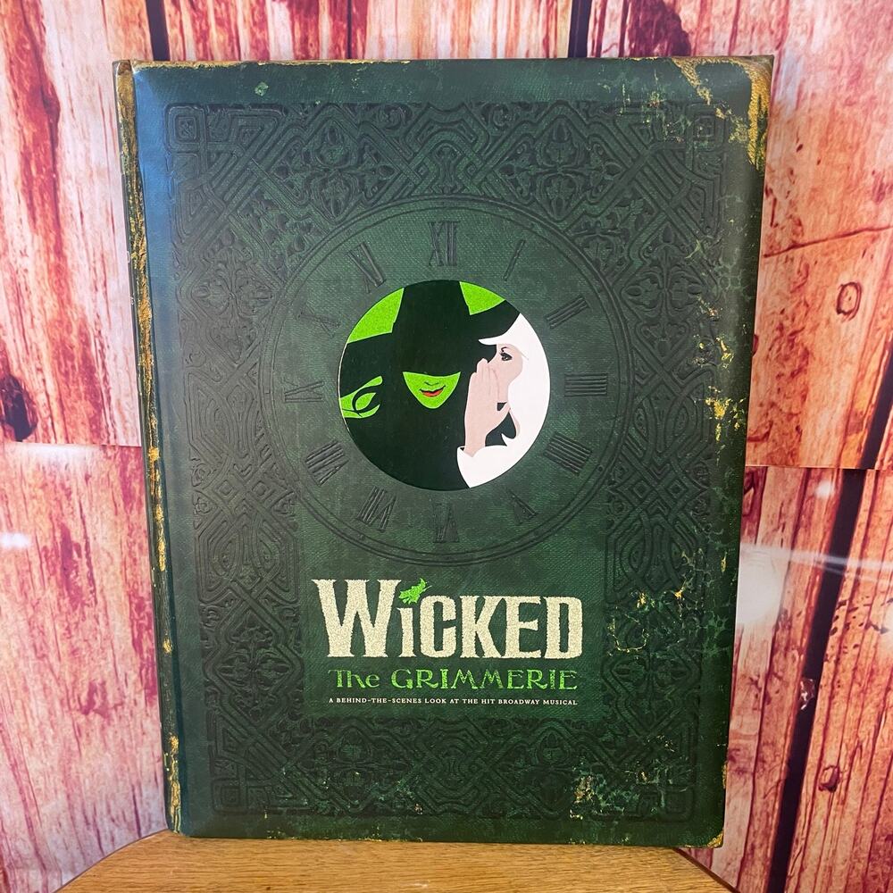 Wicked The Grimmerie Book 2005 Hardcover Grand Central Publishing 192 Pages GUC
